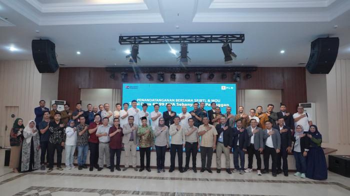 Foto Bersama PLN dengan Pelanggan