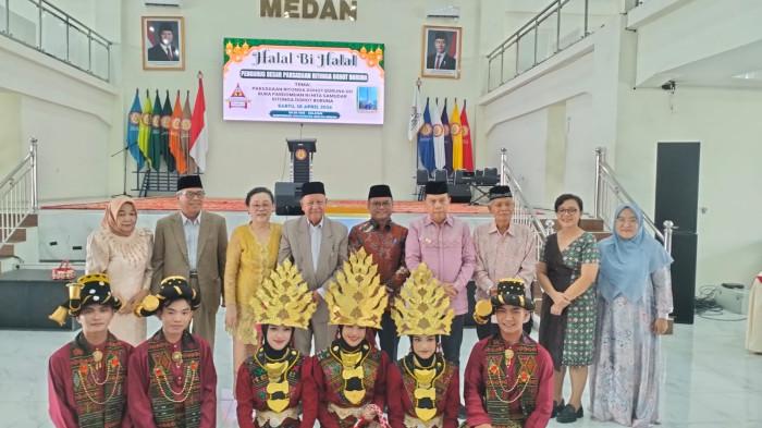 Foto Bersama dengan Para Penari