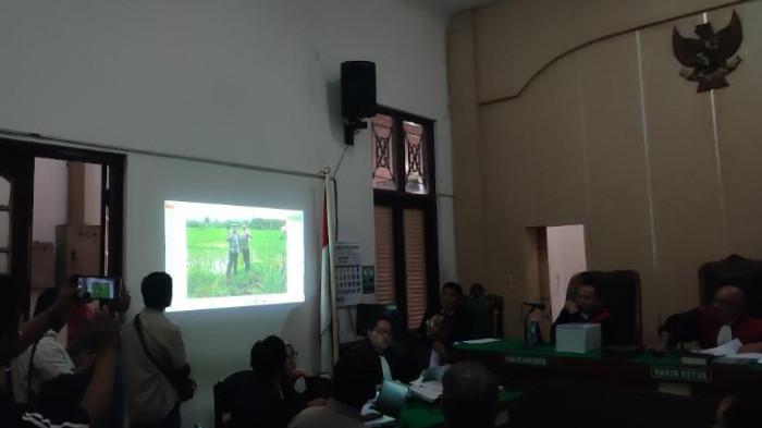 SIDANG KORUPSI JALAN - Tiga saksi dihadirkan dalam kasus korupsi jalan dengan terdakwa Direktur Utama PT Dalihan Na Tolu Grup Muhammad Akhirun Piliang alias Kirun dan Direktur PT Rona Mora Muhammad Rayhan Dulasmi, Rabu (24/9/2025). TRIBUN MEDAN/ANUGRAH NASUTION