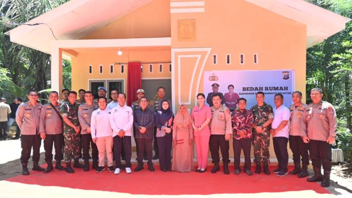 Kapolres Labusel Resmikan Bedah Rumah Warga Aek Batu: Rumah Ini Simbol Kepedulian Kita Semua