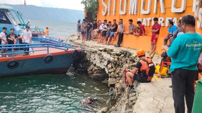 TENGGELAM - Pencarian korban tenggelam di kawasan Air Terjun Situmurun masih dilakukan hingga hari ini, Minggu (12/4/2026). Pencarian korban tenggelam sudah dilakukan sejak kemarin, Sabtu (11/4/2026).