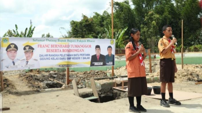 Gedung Dua Lantai SMP Negeri 1 Salak