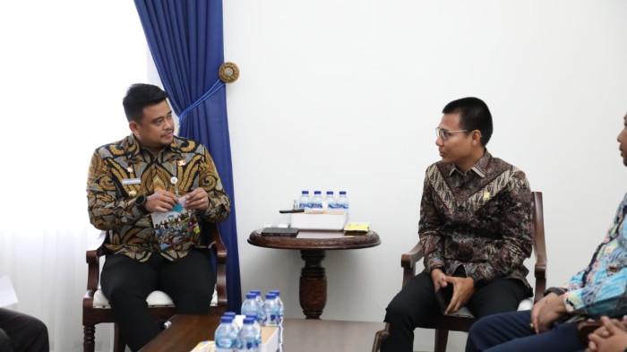 General Manager PLN UID Sumatera Utara, Ahmad Syauki (kanan)