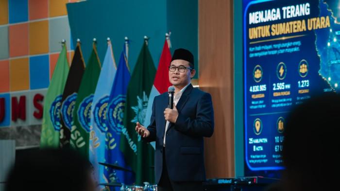 General Manager PLN UID Sumatera Utara, Mundhakir saat memberikan Kuliah UmuM