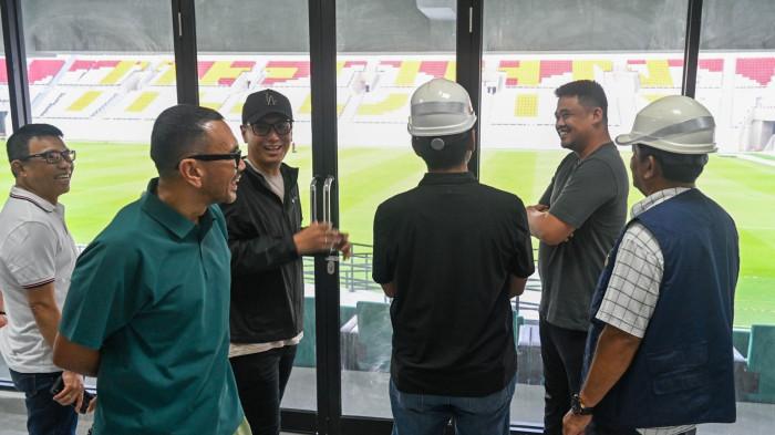 Gubernur Sumut Bobby Nasution meninjau proses rehabilitasi dan renovasi Stadion Teladan Medan, Sabtu (30/5/2026). Bobby mengatakan, Stadion Teladan batal digunakan untuk pertandingan piala AFF 2026.