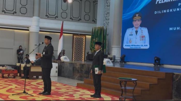 Gubernur Sumut Bobby Nasution saat memberi sambutan usai melantik 4 Pejabat Eselon II Pemprov Sumut, Jumat (2/1/2026). Bobby mengatakan, hanya 5 persen ASN yang tidak hadir di hari pertama kerja tahun 2026.