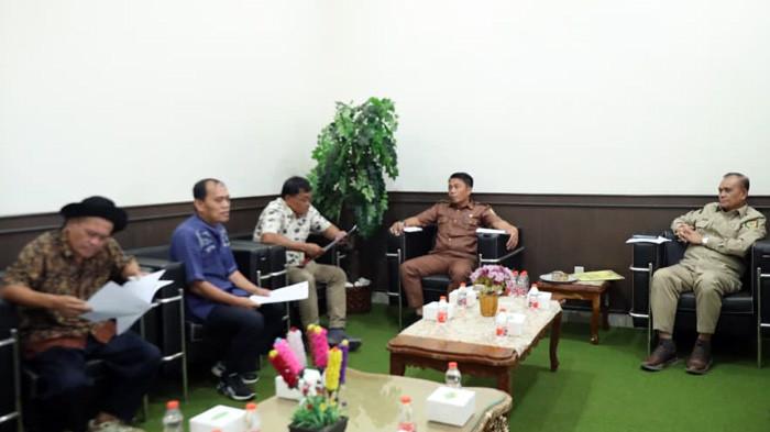 H Mutsyuhito Solin dan pengurus Sortagiri