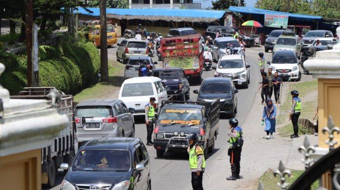 H+6 Lebaran, Polres Karo Terus Kurangi Kepadatan Arus Lalin Jalur Wisata