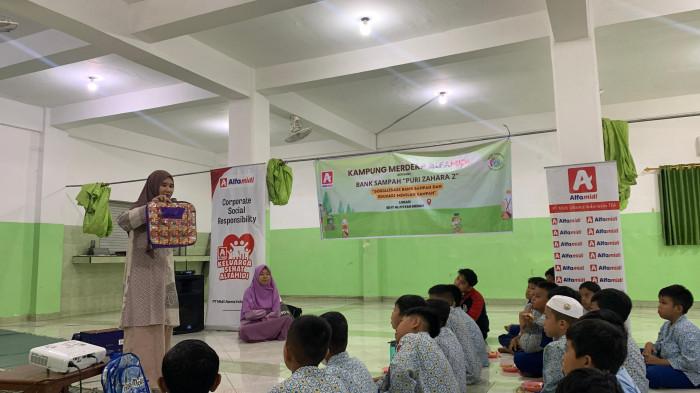 Alfamidi Medan Ajak Siswa SDIT Al Fityan Pilah Sampah dan Peduli Lingkungan