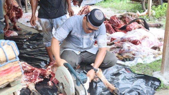 Dalam rangka memeriahkan Hari Raya Idul Adha 1445 H tahun 2024, Polres Tebingtinggi melakukan penyembelihan hewan ternak.