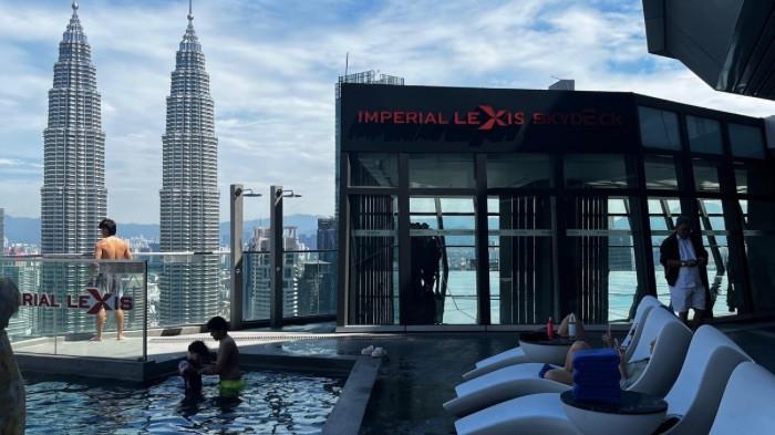 Hotel dengan Kolam Renang Pribadi di Kamar,