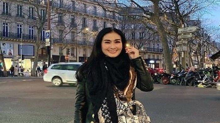 Artis Tajir Sekaligus Istri Pilot Ini Akui Miliki Koleksi Berlian 1 Etalase di Rumah Mewahnya