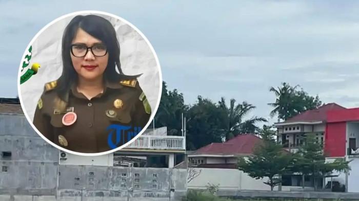 JAKSA : Sosok Jaksa Nara Palentina Naibaho dan bangunan cafe dan kos-kosan miliknya di Desa Bakaran Batu Kecamatan Lubuk Pakam Kabupaten Deli Serdang. Saat ini Kejari Deli Serdang sedikit buka suara atas LHKPN Palentina yang hanya Rp 4 juta.