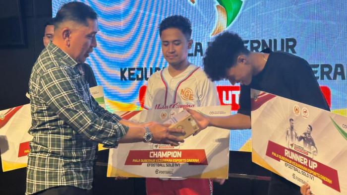 Ketua ESI Sumut Brigjen TNI M Nasrulloh Nasution Serahkan Hadiah Kejurda Esport Sumut 2025