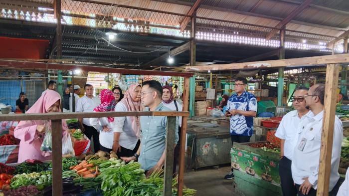 Jajaran Direksi PUD Pasar Medan melakukan peninjauan kondisi Pasar Sentosa Baru dan Pasar Simalingkar, Rabu (7/1/2026).