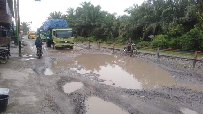 Curhat Soal Jalan Rusak di Medsos, Anggota DPRD Asahan Ini Dapat Kritikan Netizen