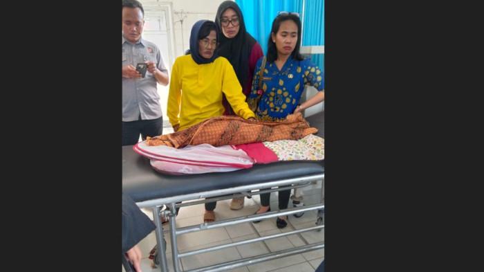 KORBAN PENGANIAYAAN - Jenazah korban saat berada di Puskesmas Batang Kuis yang diduga jadi korban penganiayaan orang tua, Kamis (30/4/2026). Kasus ini sedang ditangani unit PPA Polresta Deli Serdang.