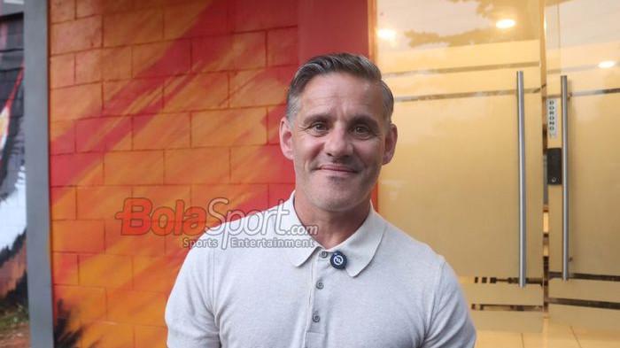 BLUSUKAN - Pelatih Timnas Indonesia, John Herdman, saat ditemui di Persija Training Ground, Sawangan, Jawa Barat, Selasa (27/1/2026). John Herdman blusukan sampai ke tempat latihan Persija memantau pemain.
