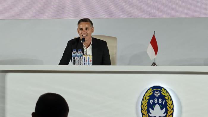 John Herdman secara resmi diperkenalkan sebagai pelatih Timnas Indonesia pada Selasa (13/1/2026) di Hotel Mulia, Jakarta.(KOMPAS.com/Firzie A. Idris)