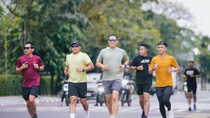 JOURNALIST RUN: Para jurnalis di Kota Medan melakukan aktivitas olahraga lari baru-baru ini. Setelah aktif melakukan olahraga lari, kini mereka membentuk komunitas sebagai wadah untuk meningkatkan motivasi.