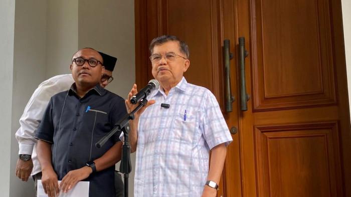 Wakil Presiden ke-10 dan ke-12 Jusuf Kalla di kediamannya di Kebayoran Baru, Jakarta Selatan, Minggu (5/4/2026). (KOMPAS.com/FIKA NURUL ULYA)