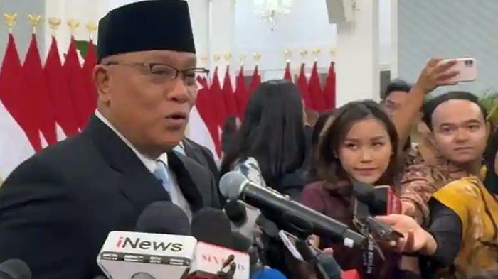 KLARIFIKASI STATUS HUKUM: Jumhur Hidayat memberi keterangan kepada wartawan usai dilantik sebagai Menteri Lingkungan Hidup oleh Presiden Prabowo Subianto di Istana Negara, Jakarta, Senin (27/4/2026). Ia menyebut status hukumnya di masa lalu kini telah gugur secara otomatis karena undang-undang yang menjeratnya telah dibatalkan oleh Mahkamah Konstitusi (MK).