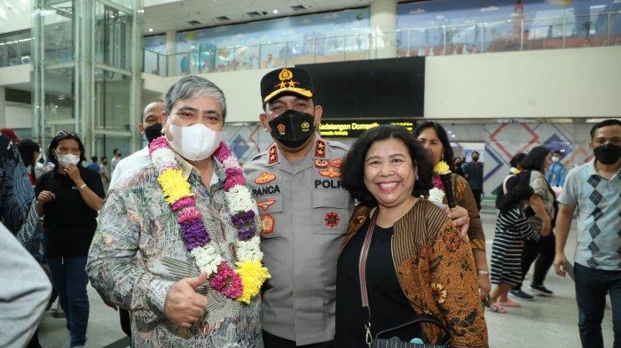 Kapolda Sumut Sambut Kedatangan Kontingen Pesparawi Sumut di Bandara Kualanamu