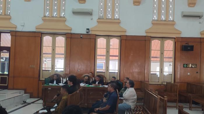 KORUPSI- Mantan Wali Kota Tebingtinggi yang kini menjabat sebagai Kepala Satuan Polisi Pamong Praja Sumut, Moettaqien Hasrimi, dihadirkan sebagai saksi dalam sidang korupsi proyek pengadaan papan tulis interaktif atau smartboard pada Dinas Pendidikan dan Kebudayaan Kota Tebing Tinggi, Selasa (7/7/2026). /ANUGRAH NASUTION. 