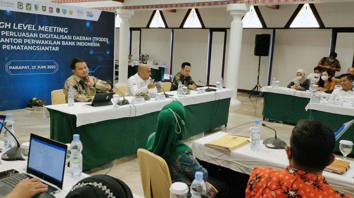 Lihat Banyak Hotel Berjejer di Parapat, KPK Singgung PAD ke Bupati Radiapoh: Daging Semua Ini !