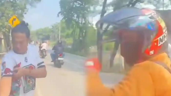 KRONOLOGI Pria Ditusuk Penagih Utang Saat Bonceng Istri, Dipepet Hingga Sempat Cekcok, Pelaku Kabur