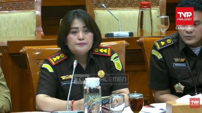 KAJARI KARO DICECAR - Kajari Karo, Danke Rajakguguk, ketika RDPU bersama Komisi III DPR terkait kasus yang menjerat Amsal Sitepu di kompleks parlemen, Senayan, Jakarta, Kamis (2/4/2026). 