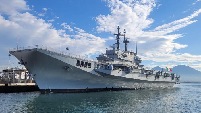 KAPAL INDUK- TNI AL berencana mengakuisisi Kapal Induk Giuseppe Garibaldi milik Italia yang sudah dipensiunkan sejak tahun 2024. Alasannya untuk membantu kegiatan operasi TNI AL.(Wikipedia/Benzekre)