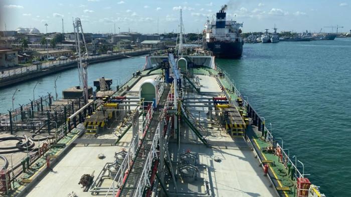 DUA kapal tanker minyak Pertamina masih tertahan di Selat Hormuz, hingga saat ini diplomasi terus berjalan. Iran akan menyetujui gencatan senjata jika serangan terhadap Iran dihentikan.