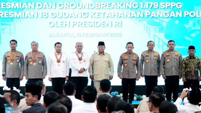 Kapolda Sumatera Utara menerima Satyalancana Wira Karya dari Presiden Prabowo