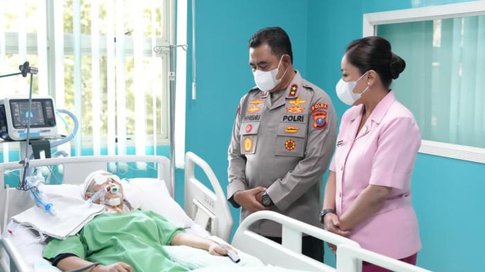Kapolda Sumut Jenguk Korban Laka Lantas, Sampaikan Keprihatinan dan Doa untuk Kesembuhan