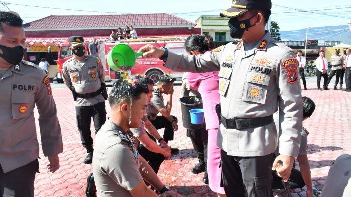 Kapolres Samosir Pimpim Pelaksanaan Upacara Korps Raport Kenaikan Pangkat Bintara Polres Samosir