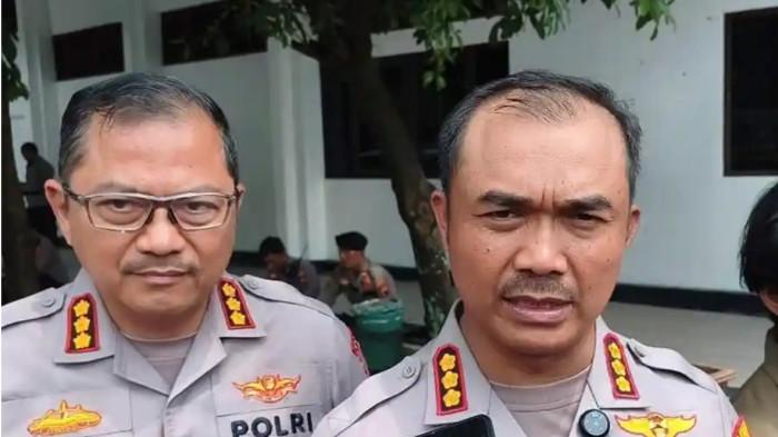 JELASKAN PENANGANAN KASUS - Kapolresta Pati Kombes Pol Jaka Wahyudi memberikan keterangan pada wartawan di halaman Pendopo Kabupaten Pati, Senin (4/5/2026). Dia menjelaskan perkembangan penanganan kasus dugaan pencabulan terhadap santriwati yang dilakukan oleh oknum pengasuh pondok pesantren Ndholo Kusumo, Desa Tlogosari, Kecamatan Tlogowungu.