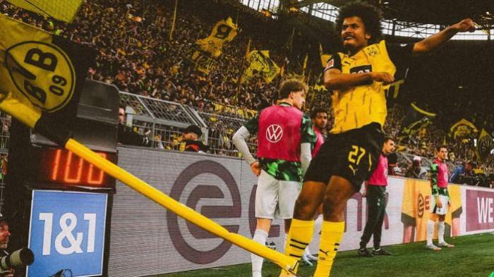 Karim Adeyemi selebrasi goal