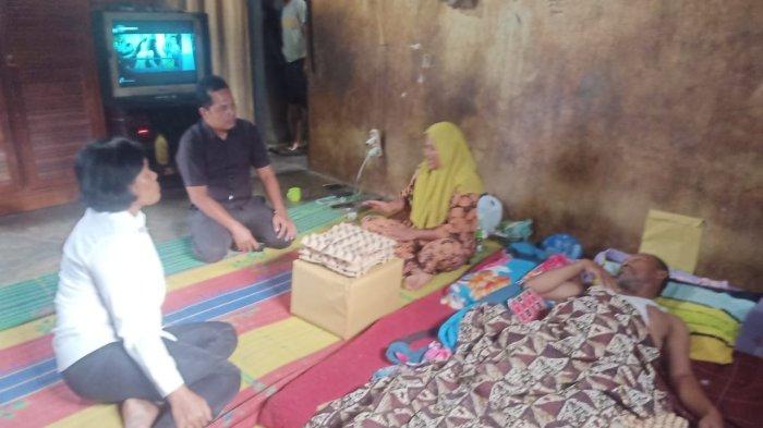 Mewakili Kapolres, Kasatreskrim Polres Padangsidimpuan Salurkan Tali Asih Ke Korban Tanah Longsor