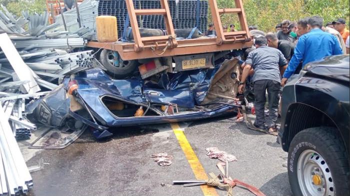LAKALANTAS MAUT - Kecelakaan di Lingkar Luar Parapat, Kecamatan Girsang Sipangan Bolon Kabupaten Simalungun yang tewaskan tiga warga Riau, Selasa (24/3/2026)