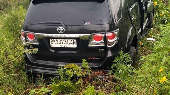 Kecelakaan maut di Jalan Pematang Siantar Km 03, Desa Tambunan Lumban Gaol, Kecamatan Balige, Kabupaten Toba, Sumatera Utara, Selasa (17/3/2026), ketika mobil Toyota Fortuner BK 1373 LAN tergelincir di jalan licin dan menabrak sepeda motor Honda Beat hingga menewaskan pengendara motor di lokasi kejadian.