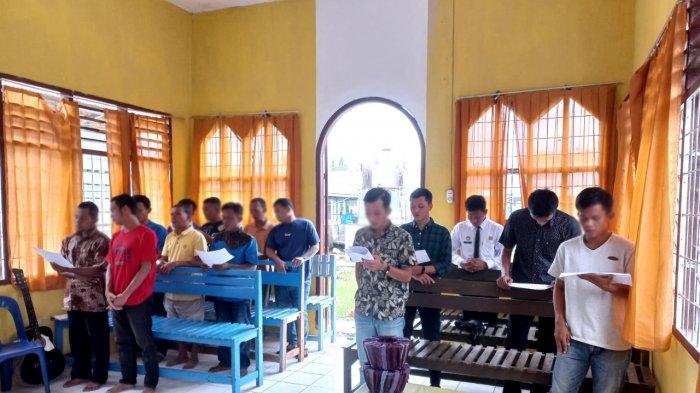 Gelar Hari Pentakosta, Seluruh Pegawai dan Warga Binaan Lapas Labuhanbilik Padati Gereja