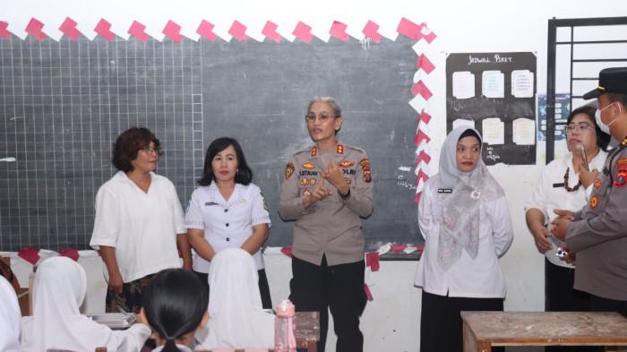 Kehadiran Kapolres memastikan makanan bergizi tersalur tepat sasaran