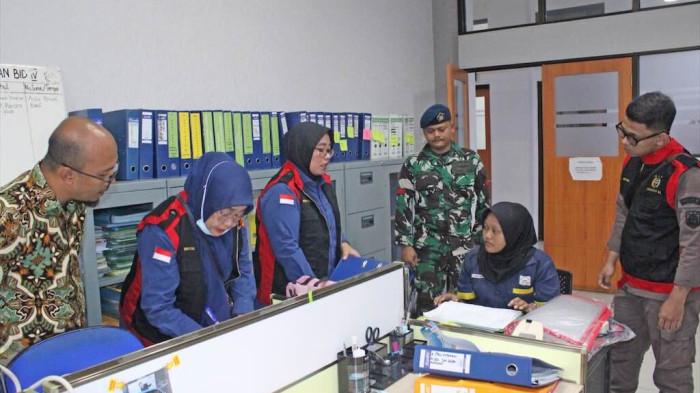 GELEDAH BPN MEDAN - Penyidik Bidang Pidana Kejaksaan Tinggi Sumatera Utara menggeledah kantor Badan Pertanahan Wilayah Sumut dan BPN Kota Medan, Kamis (9/4/2026).