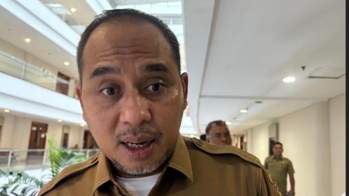 Diproyekkan Tahun Lalu Namun Gagal, Viral Gotong Jenazah Gunakan Bambu dan Sarung di Jalan Rusak