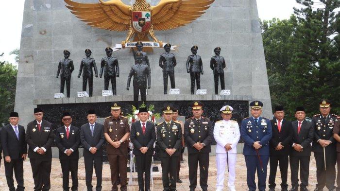 Peringatan Hari Kesaktian Pancasila berlangsung khidmat di Tugu Letda Sudjono PTPN III Bandar Betsy, Kabupaten Simalungun, Senin (1/10/2024).
