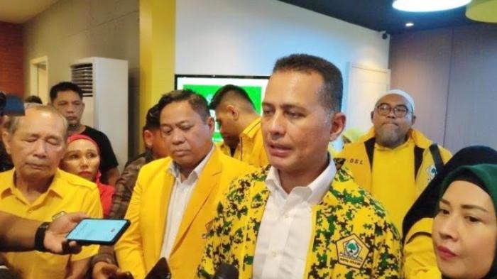 Ketua DPD Golkar Sumut Musa Rajekshah atau Ijeck saat diwawancarai di kantor Golkar Sumut, jalan Jenderal Sudirman, Kota Medan.
