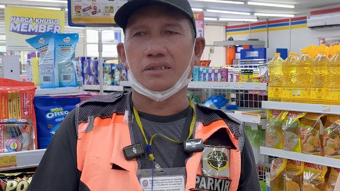 Ketulusan Tukang Parkir yang Menghangatkan Hati