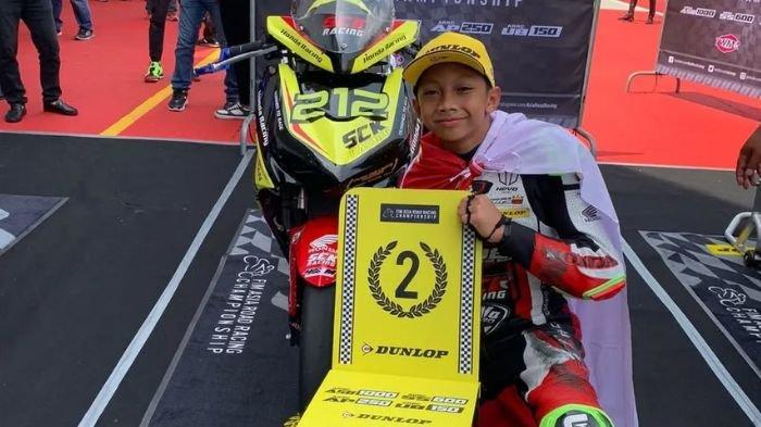 PEBALAP MUDA- Kiandra ramadhipa adalah pebalap muda berbakat asal Sleman. Ia telah mengukir banyak prestasi di kancah internasional.