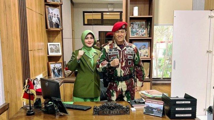Kolonel Inf Nur Wahyudi, dan istrinya Juliana Moechtar